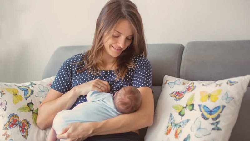 ایا ماشوم ته شیدې ورکول د مور ښکلا کموي؟