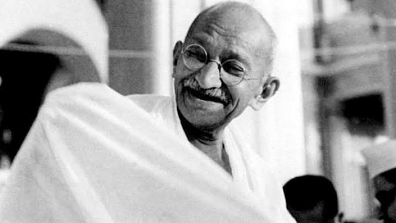 د ګاندي لنډ ژوندلیک!